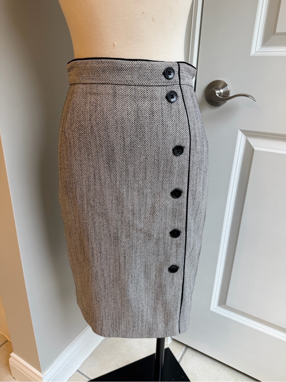 H&M Black and White Tweed-Effect Pencil Skirt with Side Buttons